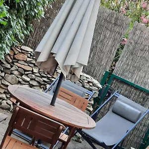Appartement Coquet T2 ,terrasse,parking ,4 Kms D Avignon, Villeneuve-lès-Avignon